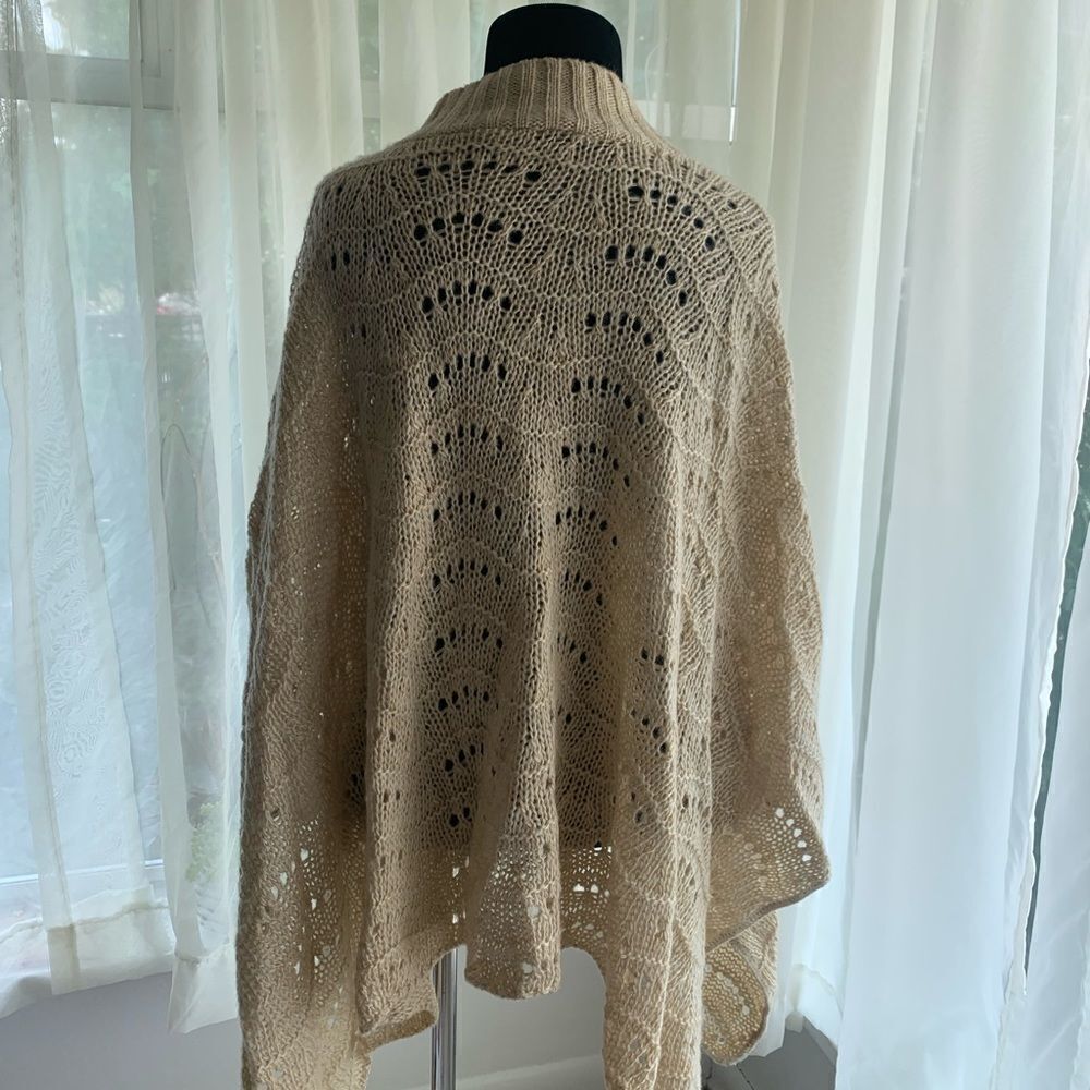 Sweater crochet poncho - Picture 3 of 3